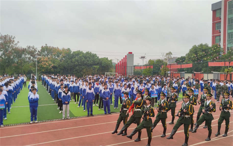 青春獻(xiàn)禮，國(guó)旗飄揚(yáng)—我校第十一周升旗儀式